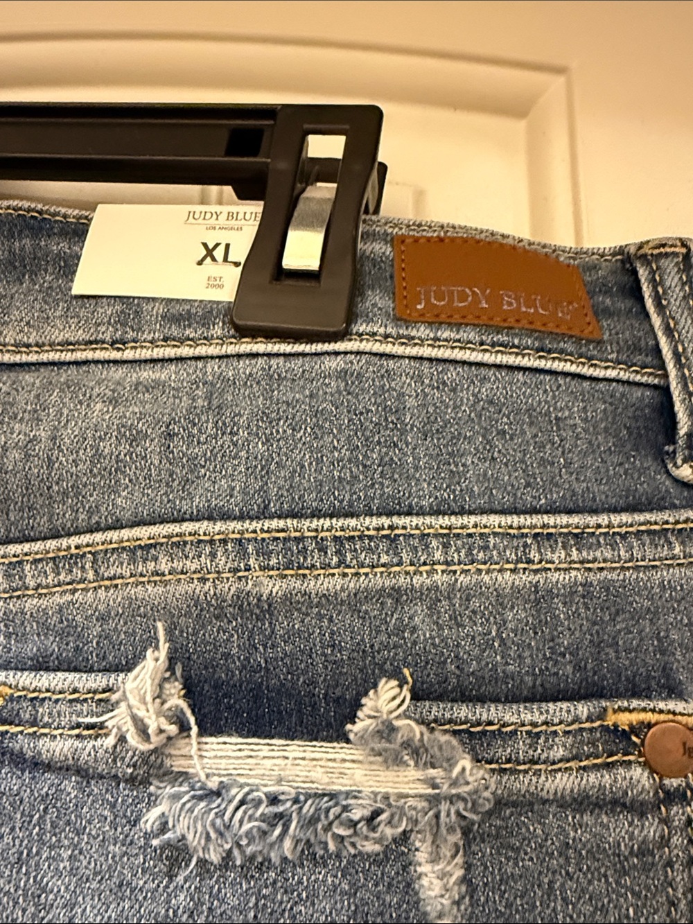 Judy Blue Medium Wash Distressed Jean Short Size XL - Picture 4 of 6